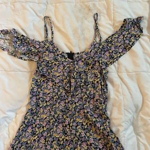 Flutter-sleeve off the shoulder dress